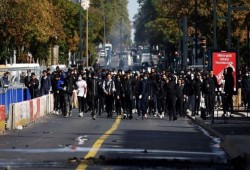 فرنسا تحبس أنفاسها وسط استنفار أمني غير مسبوق وموجة احتجاجات لتحسين المعيشة والتعليم