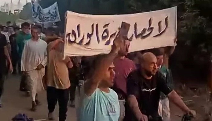 بالفيديو.. أهالي الوراق يعودون للاحتجاج بمسيرة ويتمسكون بالبقاء