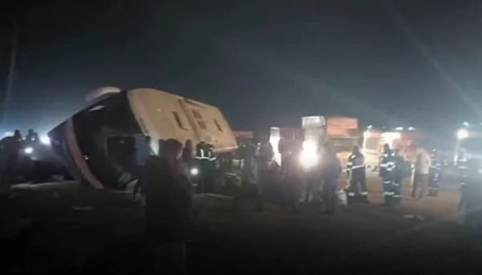 نزيف الأسفلت وتصدع العقارات وإنهيارها يحاصران المصريين بعدة محافظات