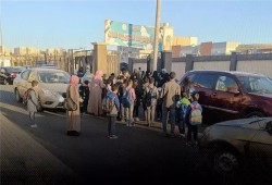 رحلة الموت اليومية.. أطفال حي بحدائق أكتوبر يواجهون خطر الدهس أمام بوابات المدارس