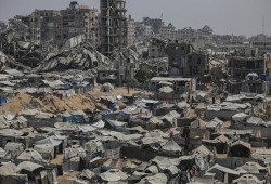 طائرات الاحتلال تحرق خيام 800 نازح في غزة.. وتهجير أكثر من 2670 فلسطينياً بالخليل