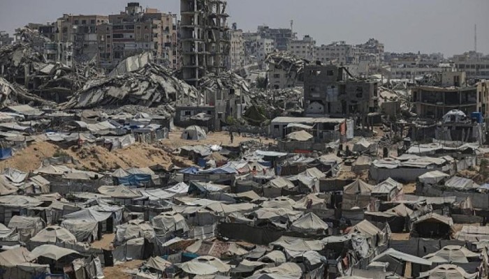 طائرات الاحتلال تحرق خيام 800 نازح في غزة.. وتهجير أكثر من 2670 فلسطينياً بالخليل