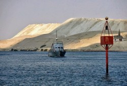 ميدل إيست مونيتور || هل يتحول مضيق هرمز إلى «قناة السويس الأمريكية»؟ حرب إيران تختبر حدود القوة الأمريكية
