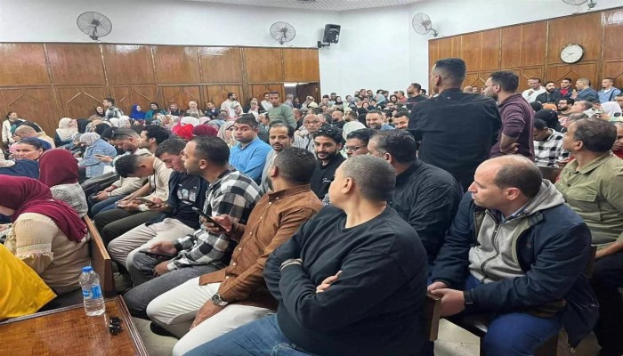 وزير العمل يهدد مستقبل حملة الماجستير والدكتوراه بالسلامة المهنية بالإطاحة بعد تجاهل مؤهلاتهم