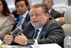 محافظ المركزي يتباهى بارتفاع الدولار  أمام الجنيه.. السيسي يخدع المصريين للإبقاء على الأموال الساخنة!