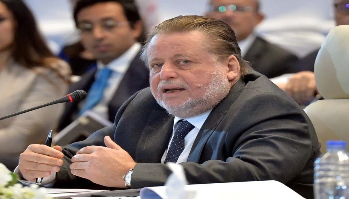 محافظ المركزي يتباهى بارتفاع الدولار  أمام الجنيه.. السيسي يخدع المصريين للإبقاء على الأموال الساخنة!