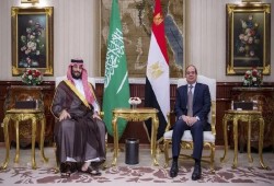 تفويض البرلمان يضع الجيش أمام مقامرة إقليمية خطرة لإنقاذ نظام السيسي