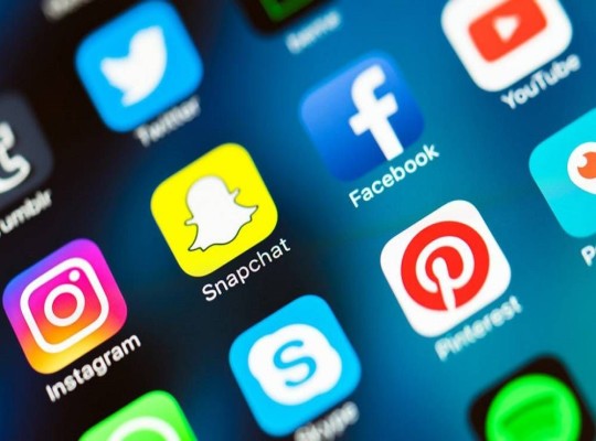 خنق آخر متنفس للمعارضة.. "غرفة عمليات" مركزية لتصنيف مخالفات السوشيال ميديا وتطبيق عقوبات متدرجة