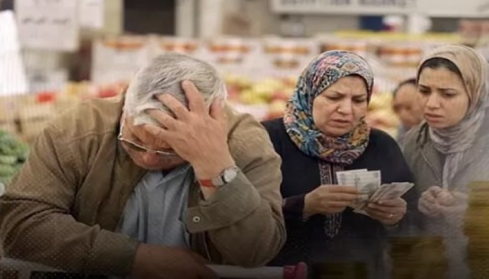 أرقام  نمو وهمية وإنكماش في موائد المصريين.. كيف تلتهم موجات التضخم غذاء الطبقة المتوسطة؟