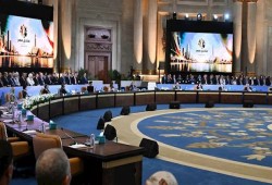 إقصاء الأكاديميين ومصادرة النقاش.. كيف تحول منتدى السيسي إلى صالون لتلميع الفشل؟