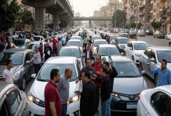 بالفيديو.. غضب عارم وإضراب واسع بين سائقي النقل الذكي في مصر بسبب تدني أسعار الرحلات
