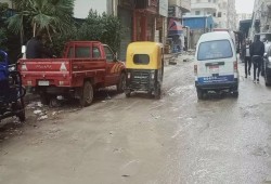 أهالي قرية الرابعة الناصرية بالإسكندرية يستغيثون قبل الشتاء.. الشوارع غارقة في الطين والظلام